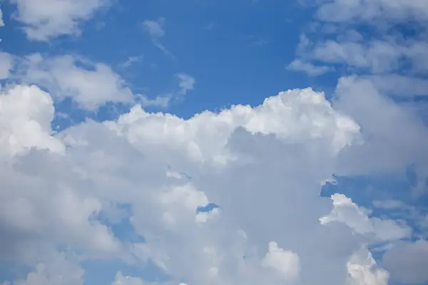 蓝天的云彩 — 图库照片