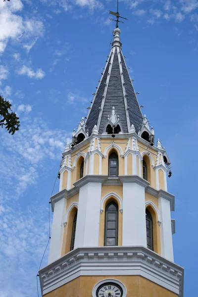 Храм Niwet Thammaprawat Ayutthaya, Таїланд — стокове фото