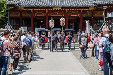 Tokyo - Japonya - 30 Nisan 2017: Shinto düğün kutlamaları: S