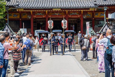 Tokyo - Japonya - 30 Nisan 2017: Shinto düğün kutlamaları: S