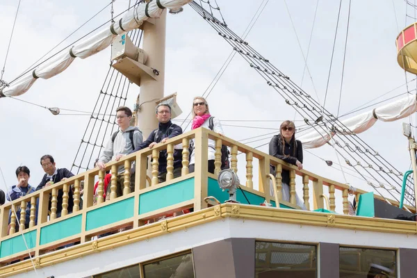 Хаконе, Япония-1 мая: Лодка для туристов, чтобы посетить город Хаконэ на — стоковое фото