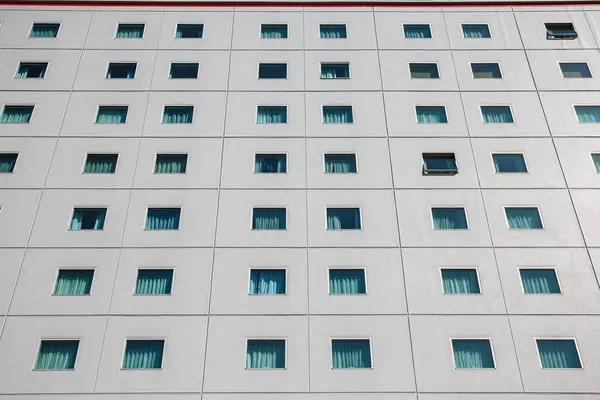 Várias janelas no edifício . — Fotografia de Stock