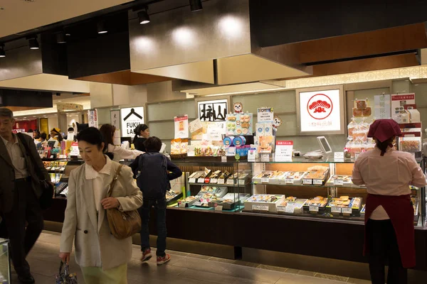 SHIBUYA - TOKYO - JAPAN - May 2, 2017: Moji confectionery shop l — Stock Photo, Image