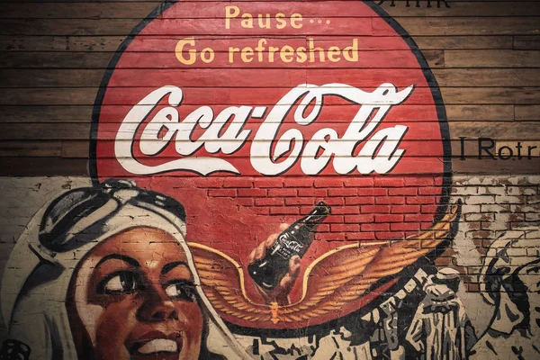 Bangkok-Tayland, Eylül 3,2017: eski durum duvar Coca Cola logosu Müzesi Ban Bang Khen Bangkok Tayland.