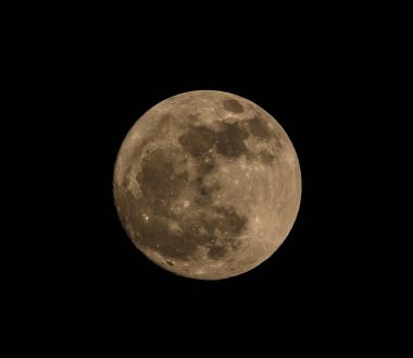 Dolunay gökyüzü siyah arka plan üzerinde.