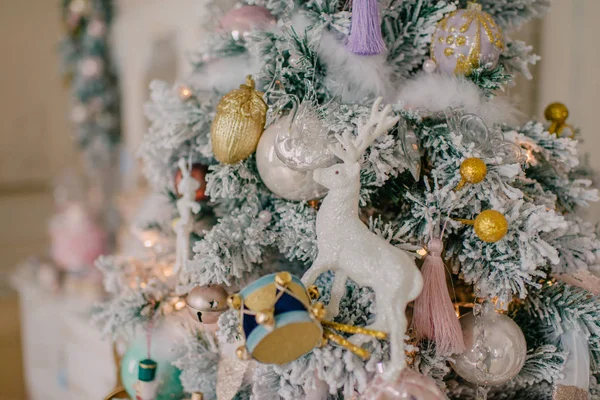 Arbre de Noël avec jouets — Photo