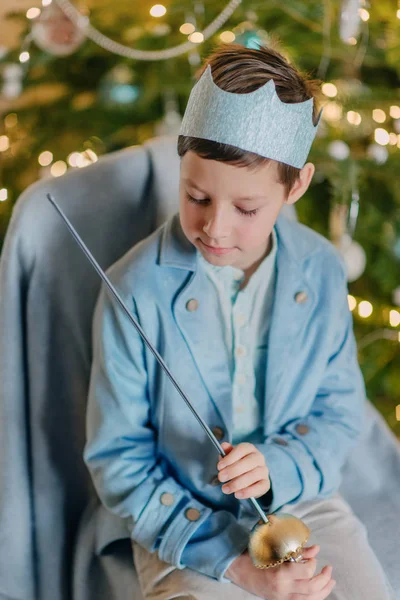 Хлопчик в костюмі Маленький принц — стокове фото