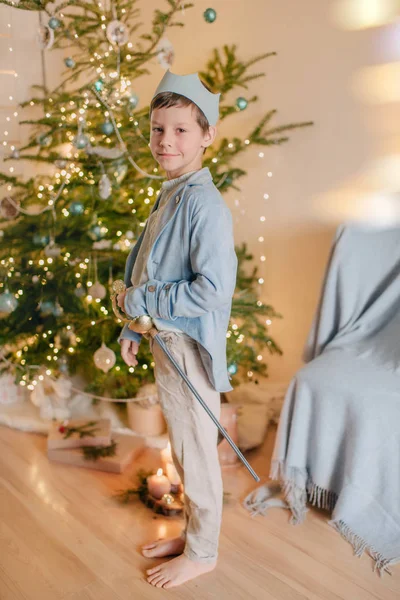 Junge im Kostüm kleiner Prinz — Stockfoto