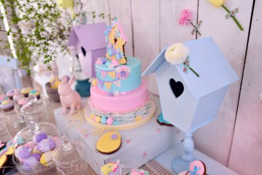 Paskalya tavşanı ve yumurta