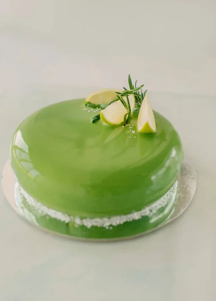 Домашний лимонный торт — стоковое фото