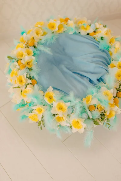 A flower wreath of daffodils — Stock Photo, Image