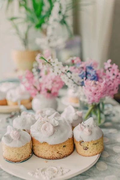 Gâteaux et jacinthes de Pâques — Photo