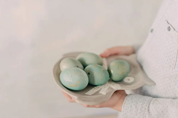 Menino com ovos de Páscoa — Fotografia de Stock