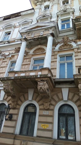 Oude historische gebouw in barokke stijl — Stockfoto