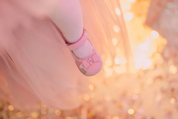 Baby's leg in a pink slipper — Stock Photo, Image