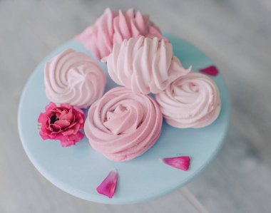 Kremalı pasta tabak