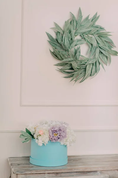 壁面に緑の花輪 — ストック写真