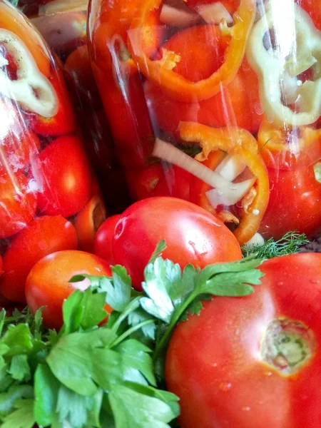 Homemade inblikken tomaat voor de winter — Stockfoto