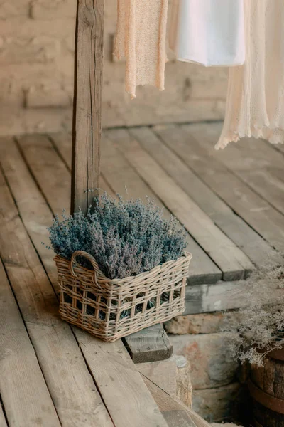 Lavender basket in a rustic courtyard — Stock Photo, Image
