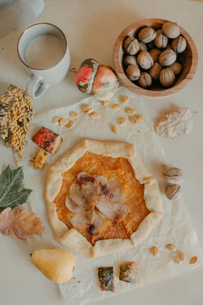 Тыквенный пирог с грушей — стоковое фото