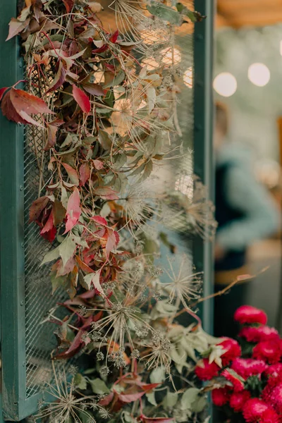 Pátio Decorado Com Estilo Loft Com Uma Variedade Flores Outono — Fotografia de Stock
