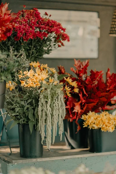 Courtyard Decorated Loft Style Variety Autumn Flowers — Stock Photo, Image