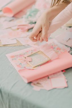 Huş ağacı tablo çocuklar üzerinde vintage kartpostal haline