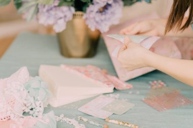 Huş ağacı tablo çocuklar üzerinde vintage kartpostal haline