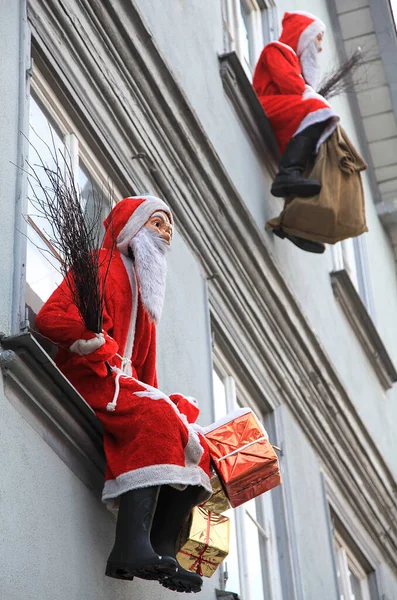 Yapay Noel Baba ev cephesinde