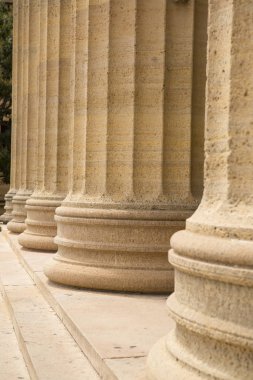 Yunan stili sütunlar bir satırının yakın çekim shot