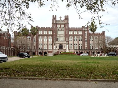 New Orleans, Louisiana, ABD - 2020: Loyola Üniversitesi Ana Kampüsü, St. Charles Bulvarı 'nda Audubon Park' ın karşısında ve Tulane Üniversitesi 'nin bitişiğinde.. 