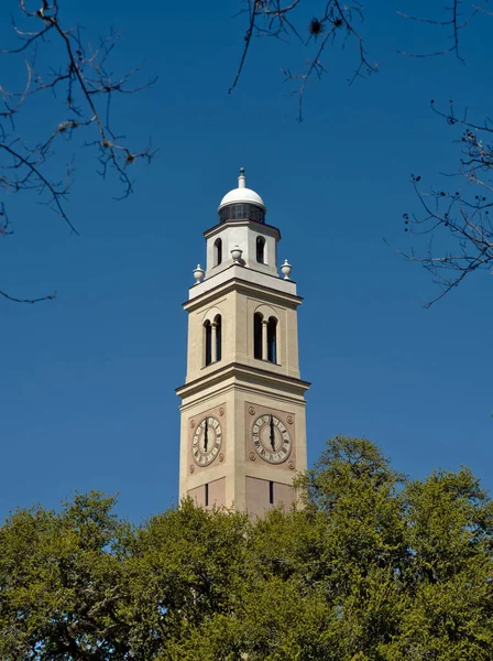 Baton Rouge Louisiana Usa 2020 View Memorial Tower Clock Tower — стоковое фото