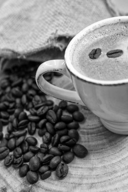 Cafee beyaz bir fincan 