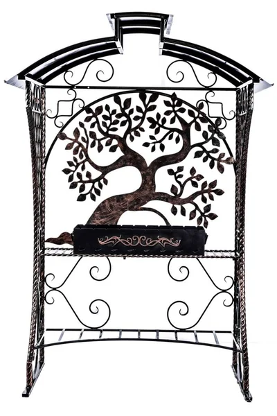 Grill z dachem i ozdobami z kutego żelaza na białym tle — Zdjęcie stockowe