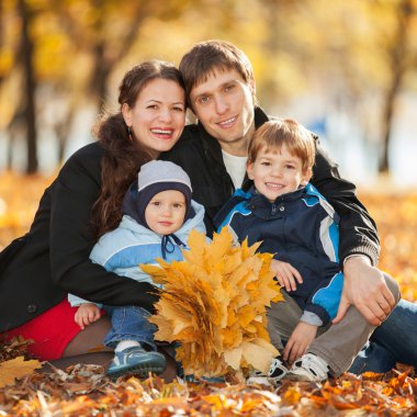 mutlu bir aile sonbahar Park