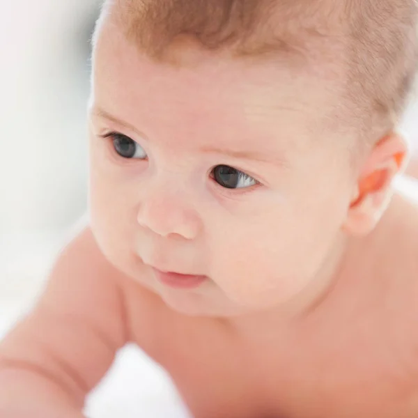 Porträt des süßen Babys aus nächster Nähe — Stockfoto