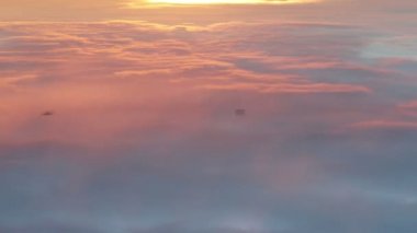 Bulutların üstünde