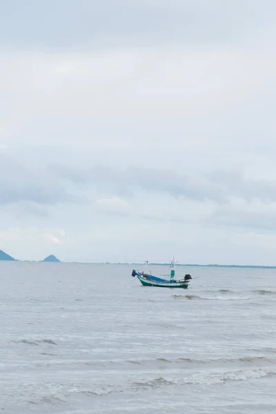 Petit bateau de pêche — Photo