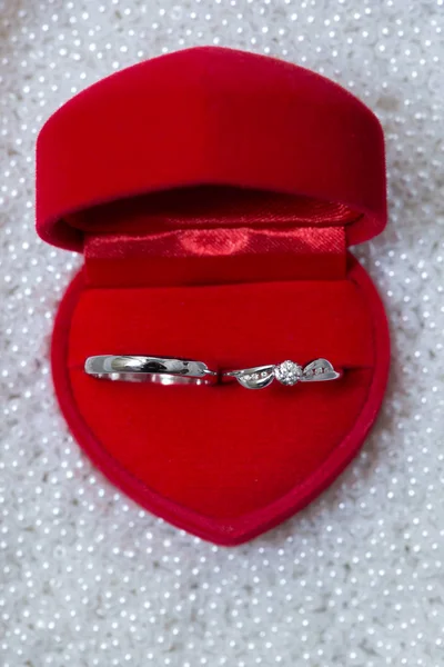 Wedding rings in red box — Stock Photo, Image