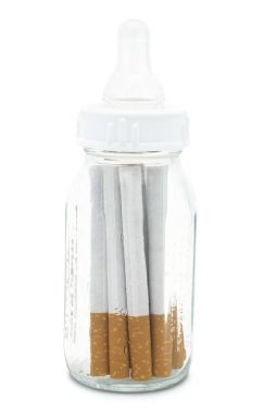 Gebelik Smoking.Baby şişe sigara ile