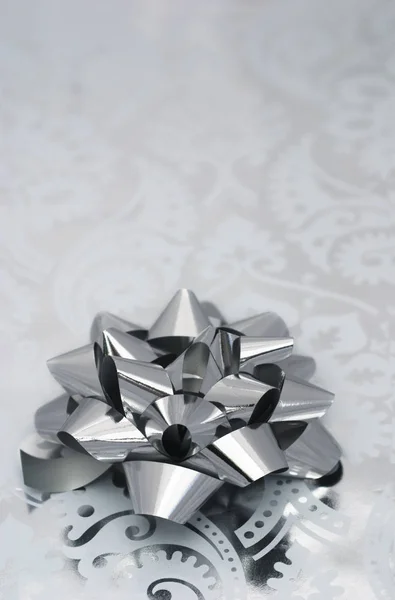 Dekorativ rosett på en Silver bakgrund — Stockfoto