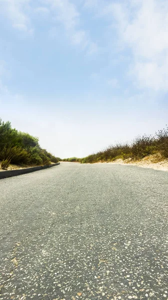 Kaldırım yol ile gök