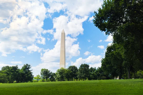 Low Angle Lawn View Washington Memorial Monument — 스톡 사진