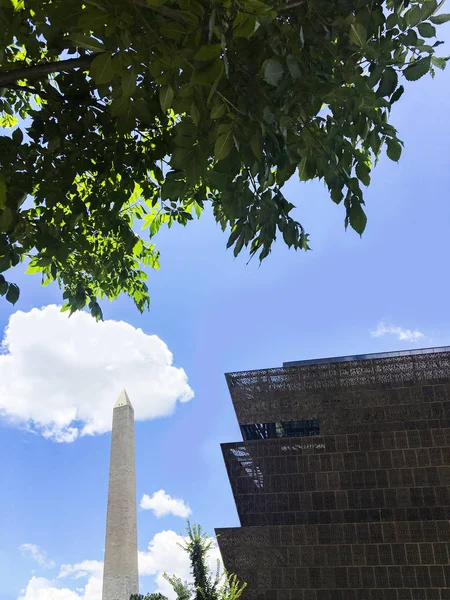 华盛顿纪念馆和非裔美国人历史和文化国家博物馆 — 图库照片