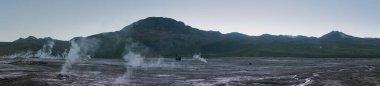 Sabahın erken saatlerinde Tatio Gayzerleri 'nde panoramik çekim.