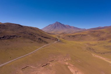 Aerial Andes Range ve Route 23 - Miscanti Lagoon ve Red Rock