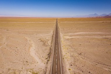 And Dağları 'nın Hava Yolu 23. Yol Miscanti Gölü ve Kızıl Kaya