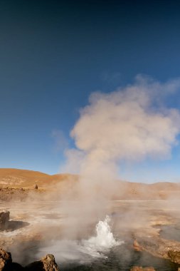 Tatio Gayzerleri sabahın erken saatlerinde San Pedro de Atacama, Antofagasta 'da 