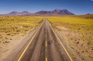 And Dağları 'nın Hava Yolu 23. Yol Miscanti Gölü ve Kızıl Kaya