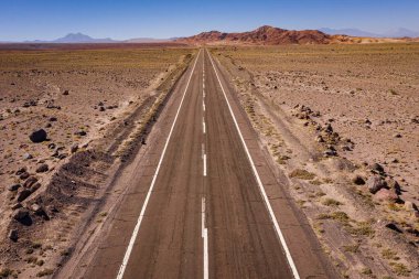 And Dağları 'nın Hava Yolu 23. Yol Miscanti Gölü ve Kızıl Kaya